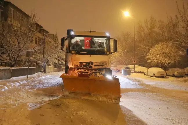 Melikgazi Belediyesi Yoğun Karla Mücadeleye Devam Ediyor