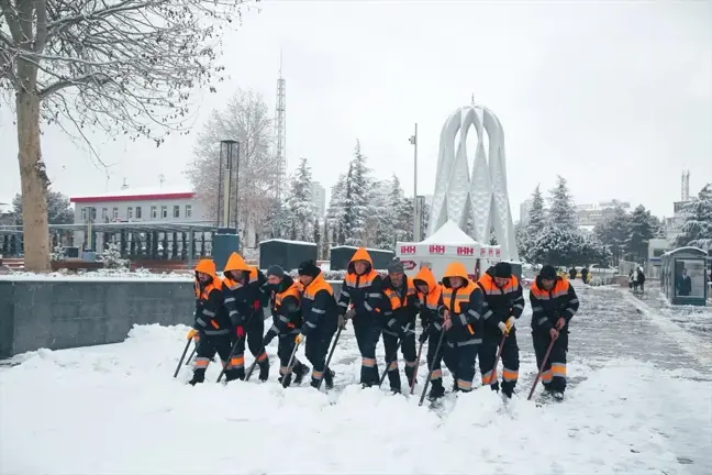 Niğde Belediyesi Karla Mücadele İçin Seferber Oldu