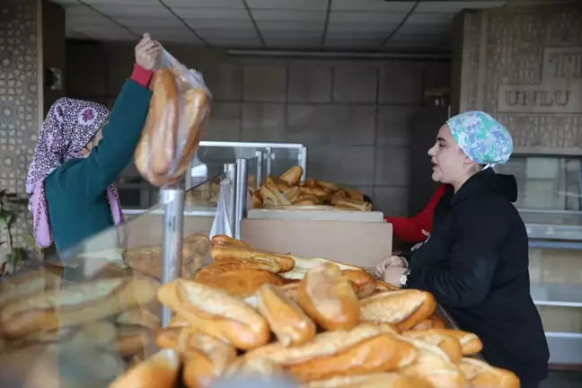 Siirt'te Berat Kandili Dolayısıyla Ücretsiz Ekmek Dağıtımı