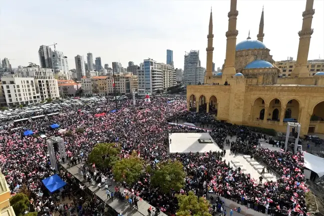 Eski Lübnan Başbakanı Refik Hariri, suikastın 20. yılında başkent Beyrut'ta düzenlenen törenle anıldı