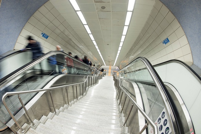 İstanbul'da metrolardaki onlarca yürüyen merdiven aynı anda durdu