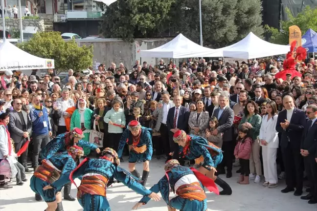 Muğla Valisi Badem Çiçeği Festivali'nin İkinci Gününde Etkinliklere Katıldı