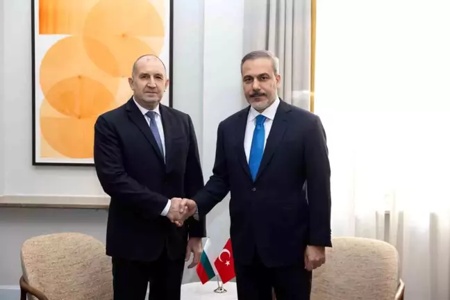 Hakan Fidan, Münih'te Bulgaristan Cumhurbaşkanı Radev ile Görüştü