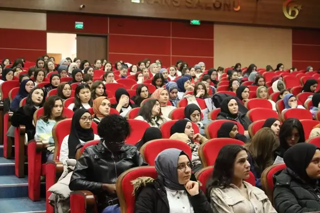 Karabük Üniversitesi'nde Ebelik Öğrencilerine Mesleki Oryantasyon Eğitimi