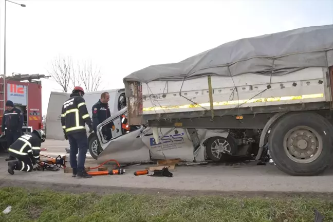 Samsun'da Minibüs ve Tır Çarpıştı: 1 Ölü, 2 Yaralı