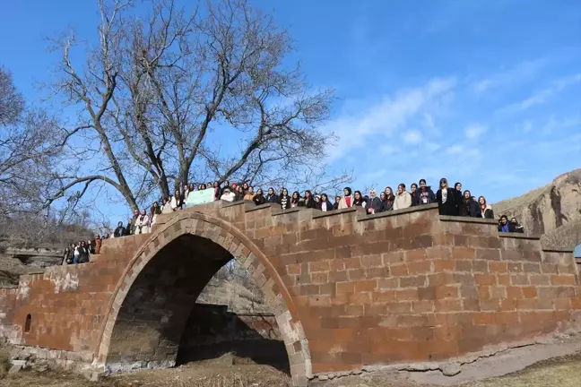 Şehit ve gazi çocukları Bitlis'in tarihi mekanlarını gezdi