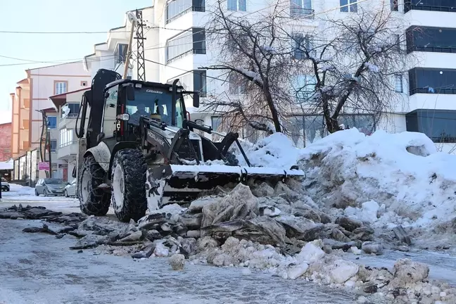 Karlıova'da Buzla Mücadele Başladı