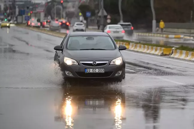 Edirne ve Tekirdağ'da Sağanak Yağış Etkili