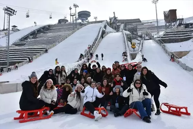 Erzurum'da Kız Öğrenciler İçin Kış Sporları Kampı Gerçekleştirildi