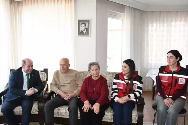 Aile Yılı etkinlikleri kapsamında evlilikte 25. ve 50. yılını dolduran çiftler ziyaret edildi