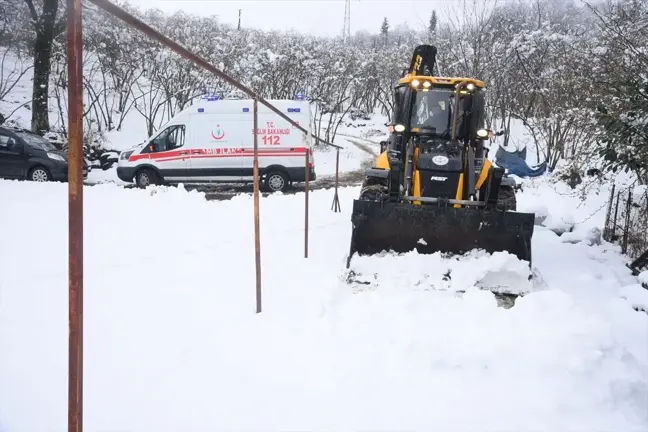 Giresun'da Kar Yağışı Sebebiyle Kapanan Yolda Hastaya Ulaşıldı