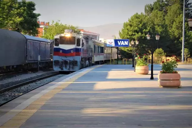 Tahran-Van Tren Seferleri 5 Yıl Aradan Sonra Yeniden Başlıyor