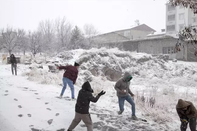 Bitlis'te Yoğun Kar Yağışı Hayatı Olumsuz Etkiliyor