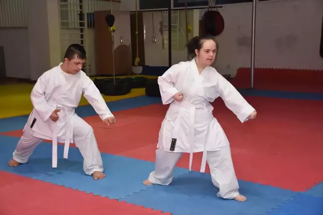 Down Sendromlu Gençler Karate ile Madalya Hedefliyor