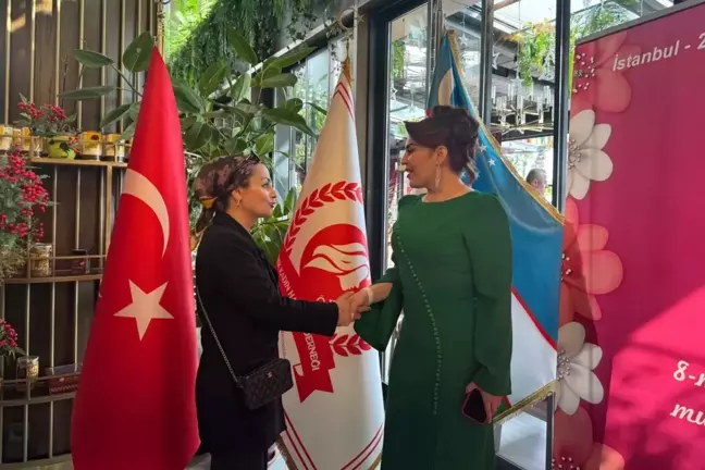 Türk Sanatçı ve Yazar Sayime Serra Erdoğan'a Özbekistan'da Vatan Onuru Nişanı