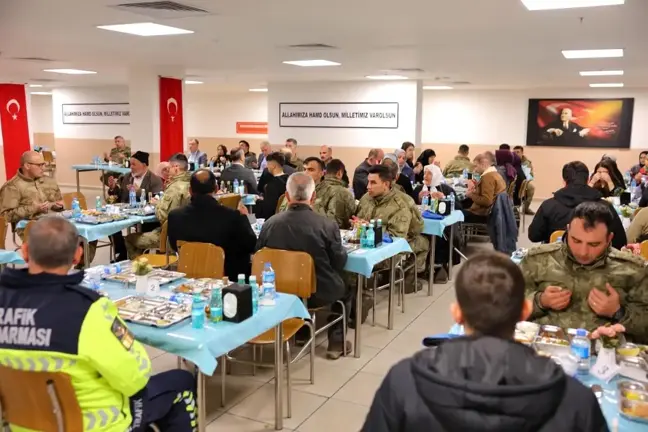 Bayburt'ta şehit ve gazi yakınları onuruna iftar programı düzenlendi