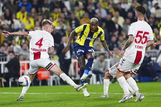 Şampiyonluk yolunda büyük kayıp! Fenerbahçe, Samsunspor ile 0-0 berabere kaldı