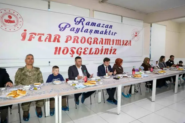 Başkale'de anlamlı iftar buluşması