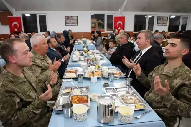 3'ncü Ordu Komutanlığında iftar