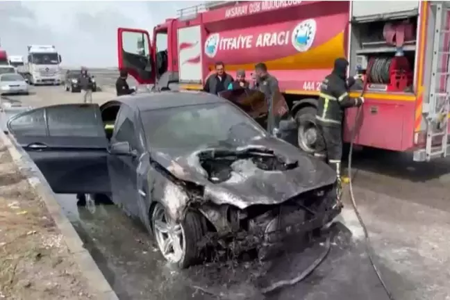 Aksaray'da Seyir Halindeki Otomobil Yandı