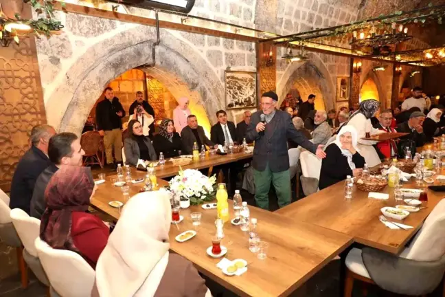 Vali Karakaya, 40 yıllık evli çiftlerle iftar yaptı