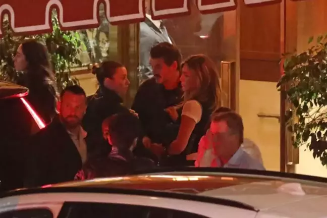 Jennifer Aniston, ünlü oyuncuyla yemek yerken görüntülendi