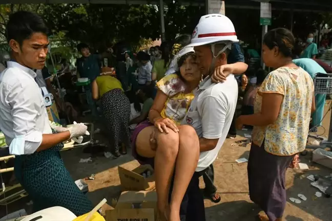 Myanmar'daki depremlerde can kaybı artıyor! Ölü sayısı bini aştı