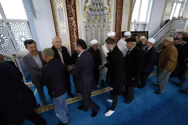 Köln'de Müslümanlar Bayram Namazı İçin Camilerde Buluştu