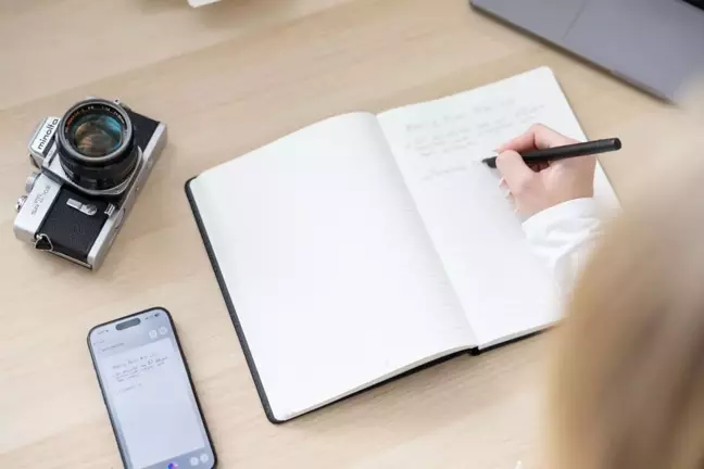 Türk Girişimcilerin Geliştirdiği Yapay Zekâ Destekli Akıllı Defter, Sosyal Medyada Viral Oldu