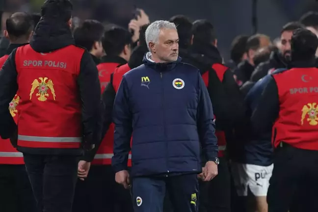 Jose Mourinho Galatasaray maçı sonrası 3 isme neşteri vurdu