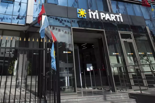 Karacabey Belediye Başkanı Fatih Karabatı, İYİ Parti'den istifa etti