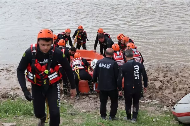 Sivas'ta Kızılırmak'ta Arama Kurtarma Tatbikatı Gerçekleştirildi