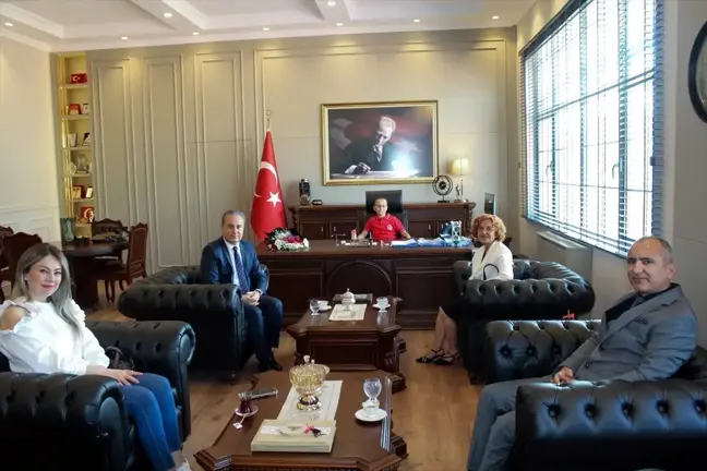 Kaymakam Bozdemir, 23 Nisan'ı Öğrenciyle Kutladı