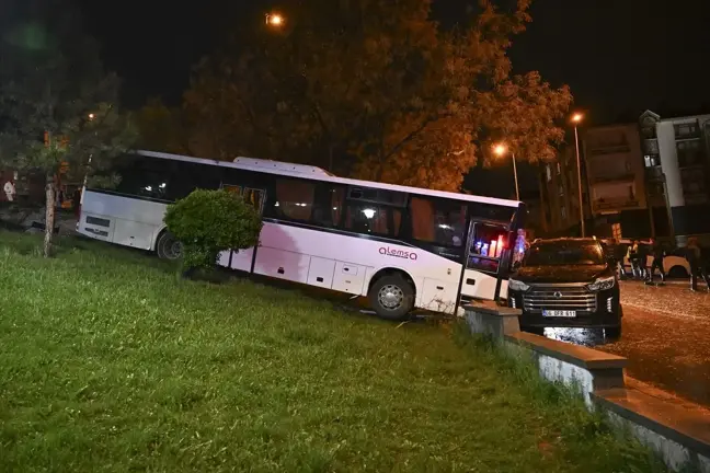 Ankara'da Freni Boşalan İşçi Servisi Park Halindeki Araçlara Çarptı