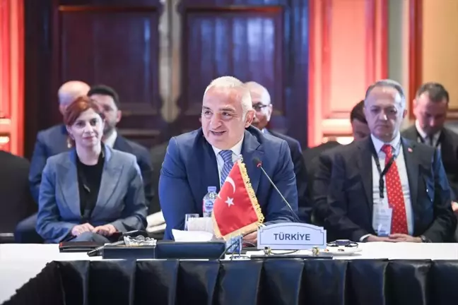 Antalya, D8 Yılın Turizm Şehri Ödülünü Aldı