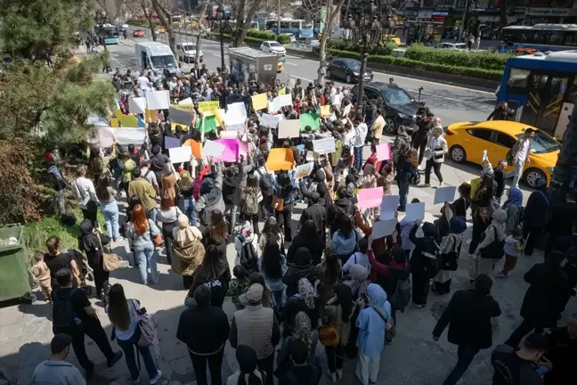Öğretmenler MEB Önünde Atama Taleplerini Yükseltti