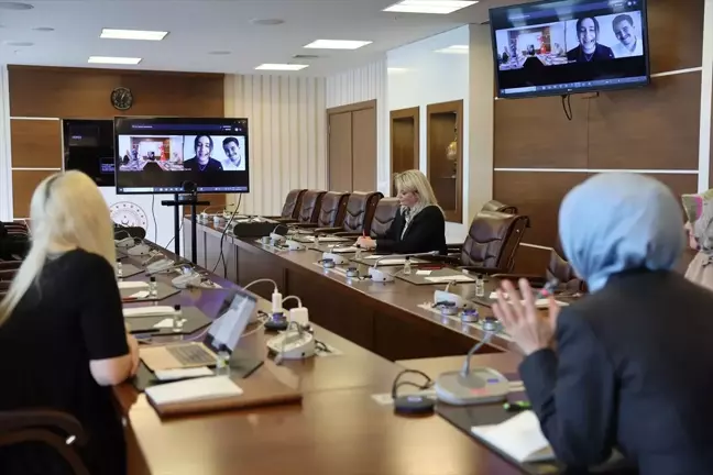 Bakan Göktaş, Koruyucu Aile Sistemi Projesine Destek Veren Öğrencilerle Görüştü