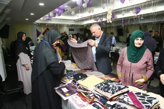 Bakü'de, Azerbaycanlı ve Türk kadınlar ortak kermes düzenledi