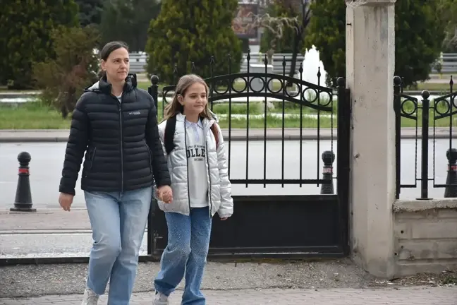 Biyonik Kulakla Yüzme Hayali Kuruyor: Aybüke Coşar