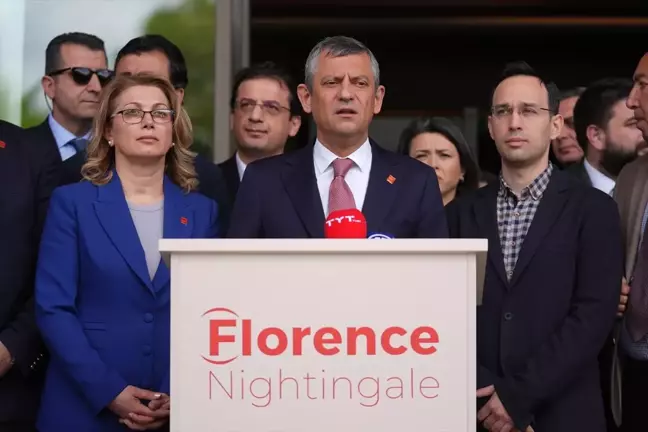CHP Genel Başkanı Özgür Özel, Sırrı Süreyya Önder'i Hastanede Ziyaret Etti