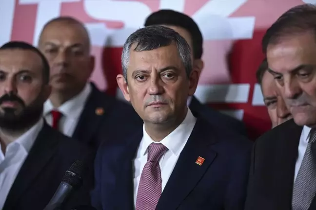 Özgür Özel, İBB'yi Ziyaret Etti: Ekrem İmamoğlu'ndan Bahsetti