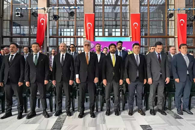 Devlet Tiyatroları'nın raylar üzerindeki tiyatrosu