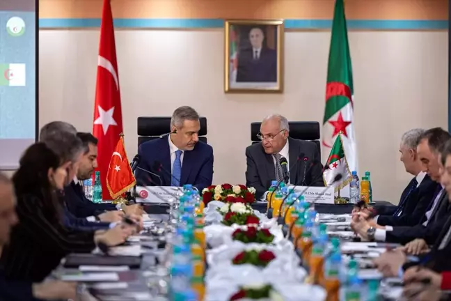 Dışişleri Bakanı Hakan Fidan Cezayir'de Mevkidaşıyla Görüştü