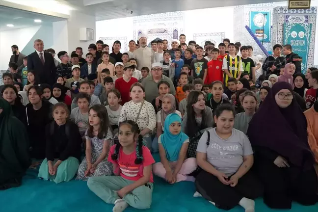Diyanet İşleri Başkanı Ali Erbaş, Viyana'da Kur'an Kursu Öğrencileriyle Buluştu