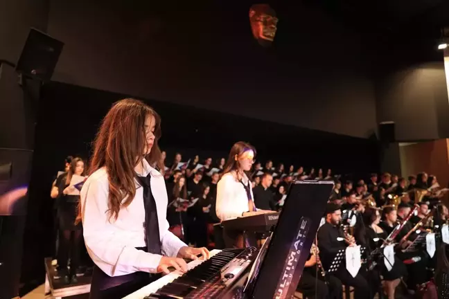Edirne'de Lise Öğrencilerinden Senfonik Rock Konseri