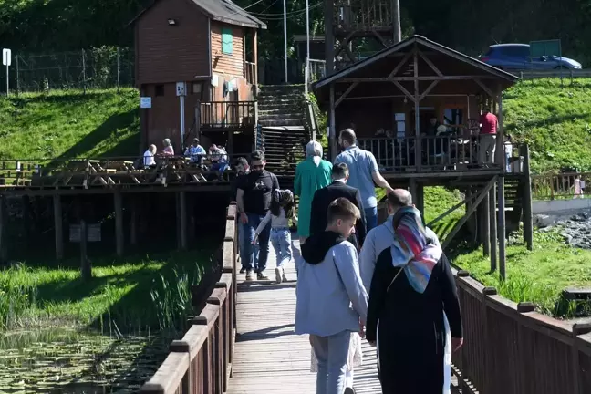 Efteni Gölü ve Sinekli Yaylası Hafta Sonu Ziyaretçilerini Ağırladı