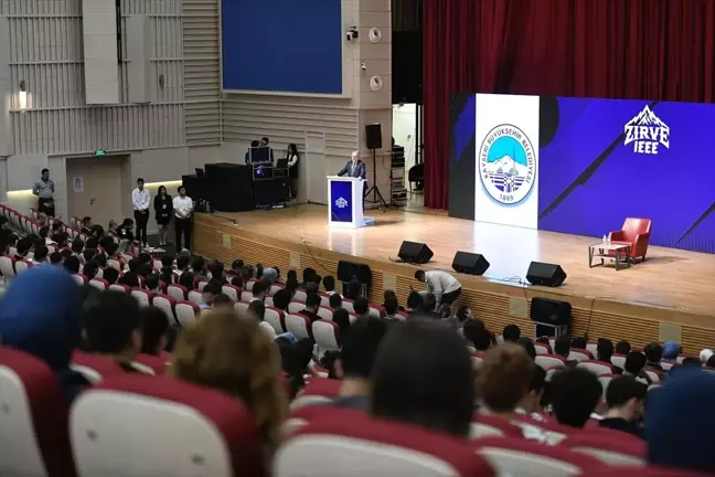 Erciyes Üniversitesi'nde 'Zirve IEEE' Etkinliği Düzenlendi
