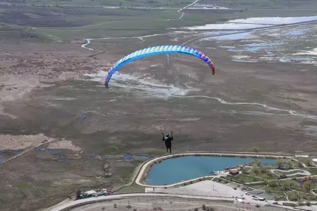 Erzincan'da Yamaç Paraşütü ile Stres Atma Fırsatı