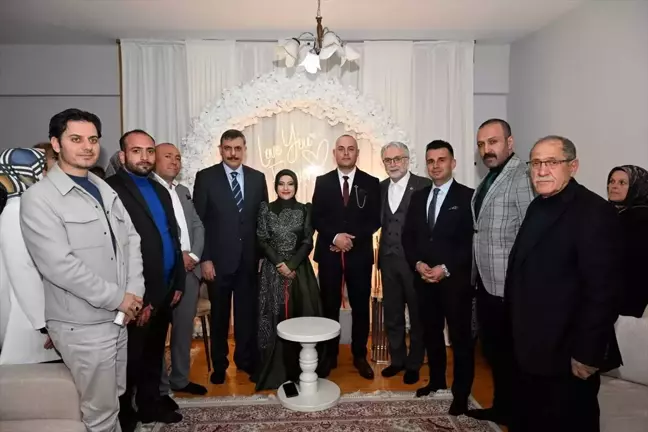 Erzurum Valisi Çiftçi, öksüz ve yetim büyüyen Buse'ye nişanında 