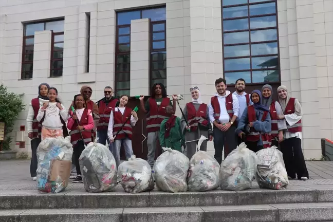 Fransa'da Müslümanlardan Temizlik Yürüyüşü